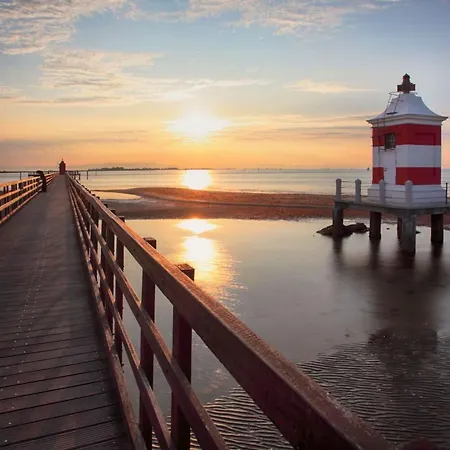 Fantastic Flat With Pool View Just Steps From The Sea Apartmán Lignano Sabbiadoro