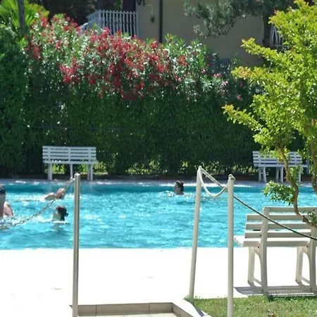 Fantastic Flat With Pool View Just Steps From The Sea *