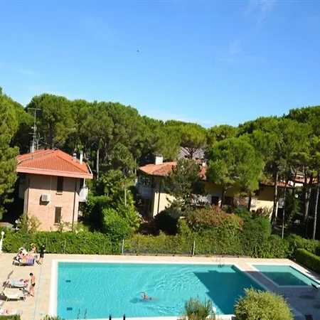 Fantastic Flat With Pool View Just Steps From The Sea Lignano Sabbiadoro