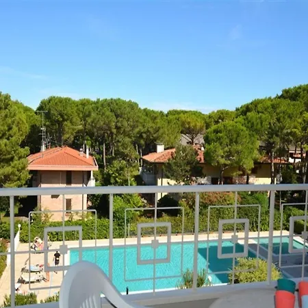 Fantastic Flat With Pool View Just Steps From The Sea Apartment