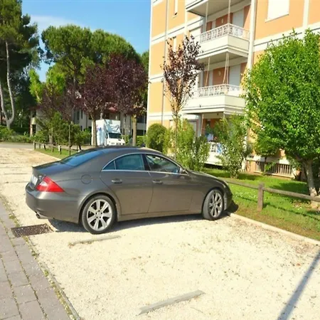 Apartmán Fantastic Flat With Pool View Just Steps From The Sea